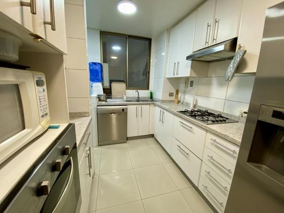 Cocina vista desde el otro extremo.