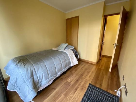Segundo dormitorio con cama individual.